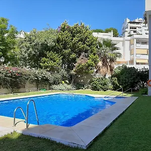 https://apartamentos-lola-y-manuela-en-primera-lnea-playa.1costadelsol.com